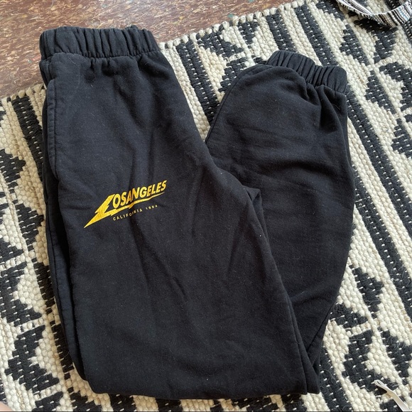 Brandy Melville Pants - Brandy Melville Los Angeles Rosa Sweatpants